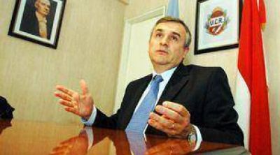 Morales responsabiliz� a Reutemann por el "desequilibrio institucional".