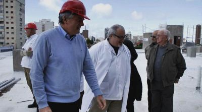 H�ctor Gay recorri� las obras del Hospital Municipal