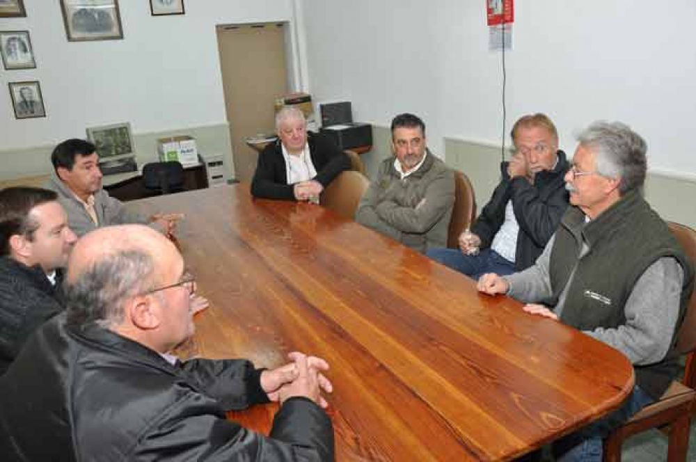 Coordinador del plan de activaci�n ganadera visit� cooperativa de Embajador Martini
