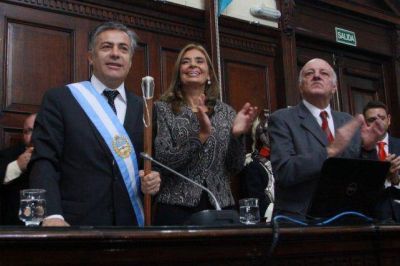 Cornejo inaugura el per�odo de sesiones en medio de un clima de enfrentamientos con los gremios