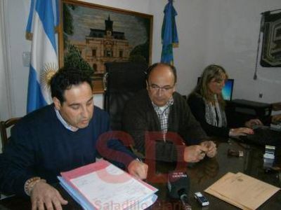 SE LICITO PARA LA COMPRA DE PRENDAS DESTINADAS A TRABAJADORES MUNICIPALES