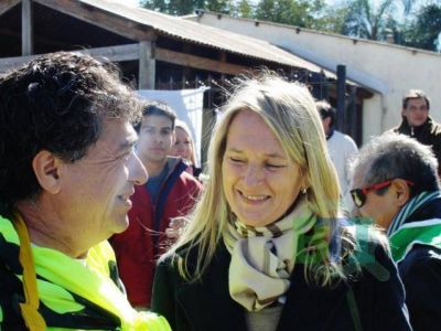 Sin lugar en el acto, Antonijevic saluda a los trabajadores