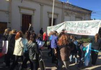 Distintos sindicatos acompa�aron el reclamo de los trabajadores de la Cl�nica San Mart�n