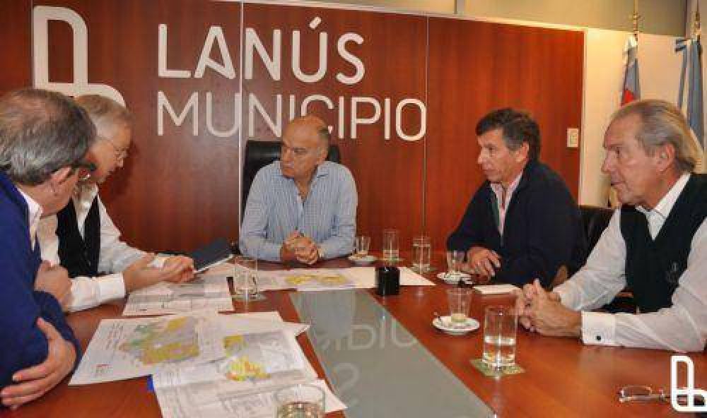 Tras anunciar las cloacas para todo el distrito Grindetti se reuni� con el Foro H�drico