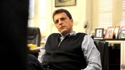 Massa va al Senado por la ley antidespidos