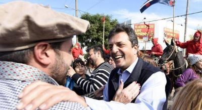 Massa hizo pie en la Provincia y abog� por la unidad de trabajadores con empresarios