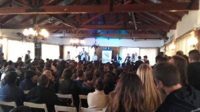 Lanzan La Generaci�n, el sector juvenil PRO