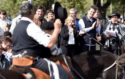 MASSA EN ABBOTT: �QUEREMOS CONSTRUIR UN PA�S CON EMPRESARIOS Y CON TRABAJADORES�