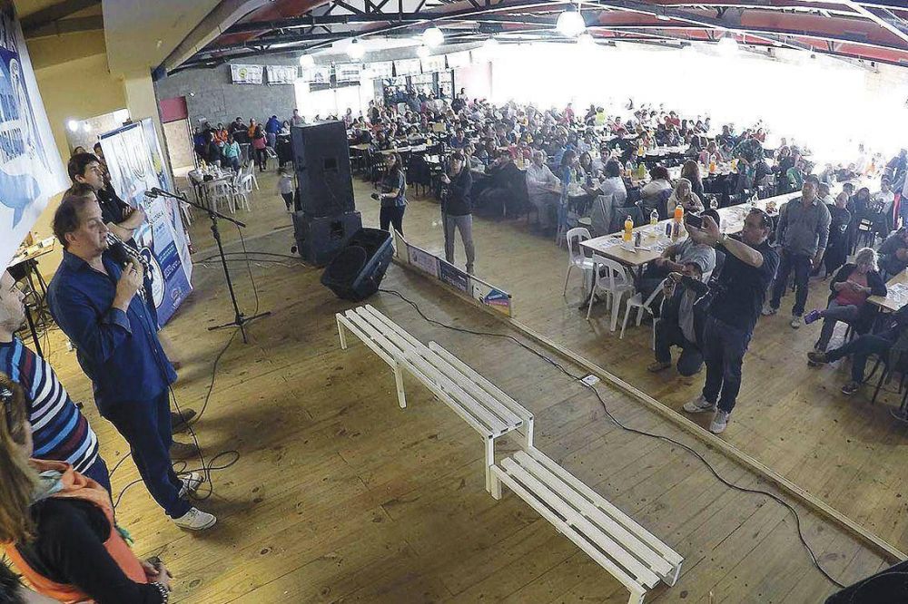 Linares: �el que toca un puesto laboral, nos toca a todos�