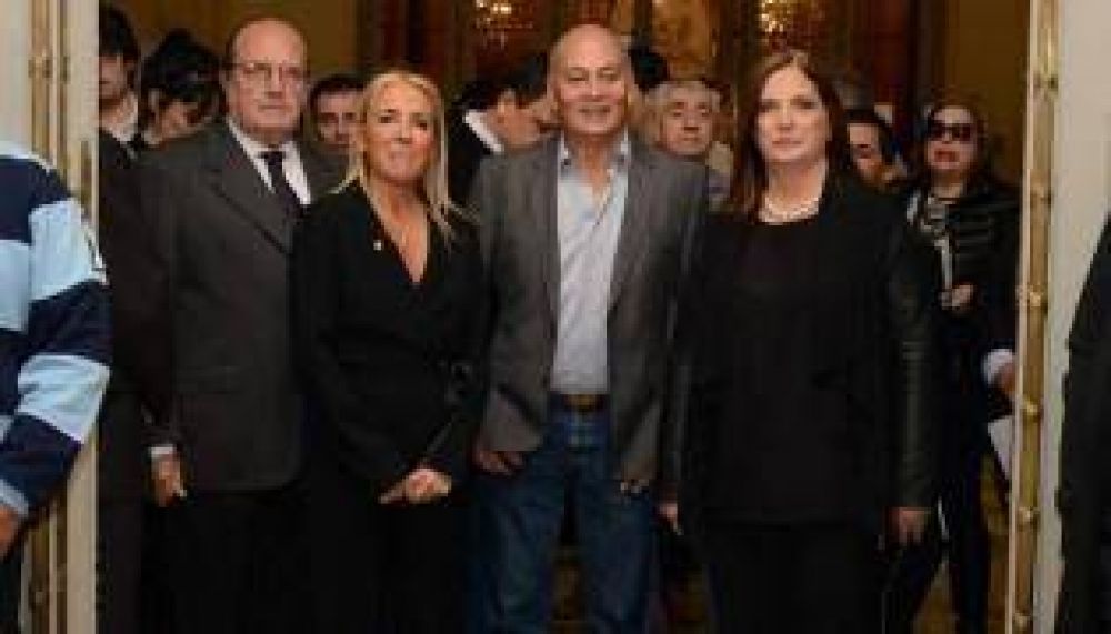 Reconocen al �Momo� Venegas por �dedicar su vida al trabajo�
