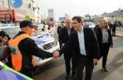 Ritondo entreg� 35 m�viles al Comando de Patrullas de Lan�s