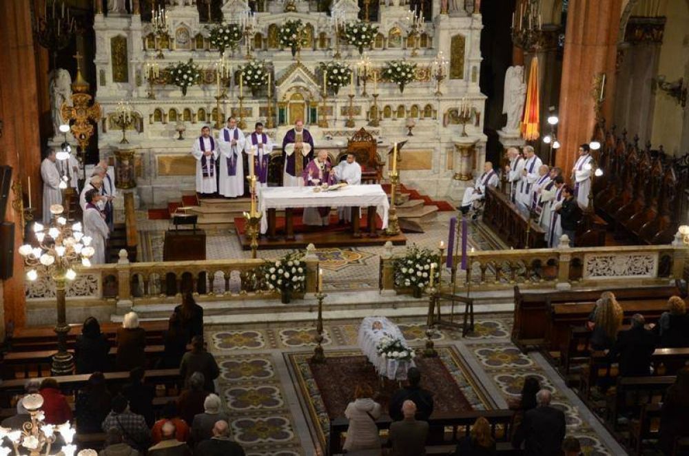 �Nos ense�� a rezar cantando�, dijo el cardenal Poli del padre Bevilacqua