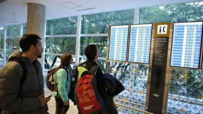 Controladores a�reos paran este mi�rcoles todos los aeropuertos