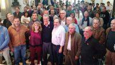 En Azul, Lord�n particip� del encuentro seccional de la UCR