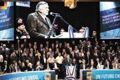 Con un tono peronista y perfil opositor