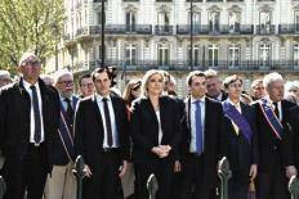 Guerra de los Le Pen en pleno auge electoral
