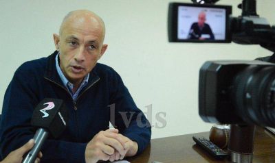 Cotillo formaliz� entrega de equipamiento a hospital de Truncado y habl� de obras de gas para Caleta