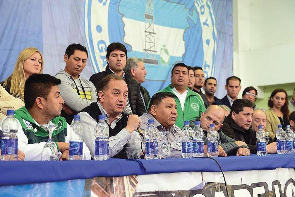 �Si no se cumplen los compromisos, van a encontrar un Comodoro unido en lucha�