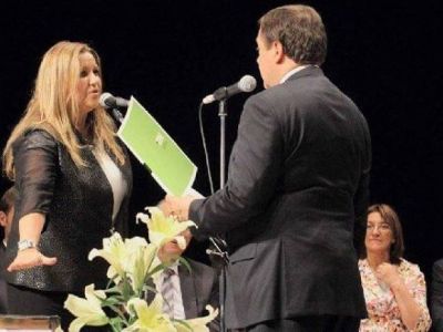 El gobernador defendi� a Arrieta pero la envi� a Buenos Aires en el aniversario de Bariloche