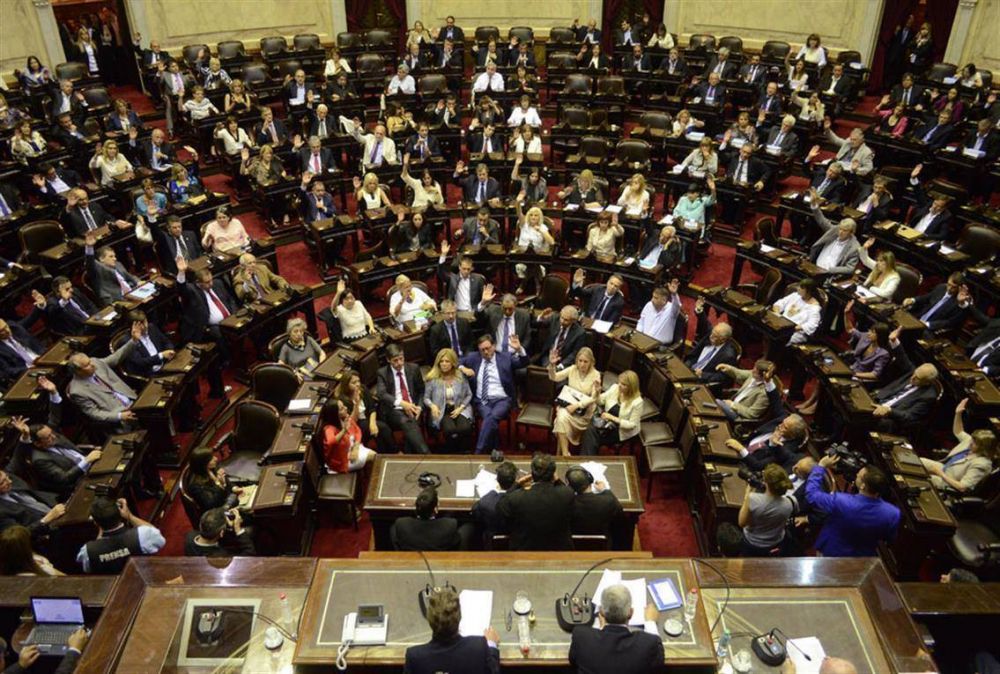 Cruces entre el kirchnerismo y el oficialismo en Diputados por la ley antidespidos: 
