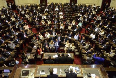 Cruces entre el kirchnerismo y el oficialismo en Diputados por la ley antidespidos: 