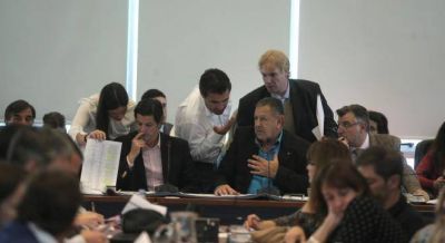 El Gobierno y los sindicatos tironean el bloque massista por la ley antidespidos