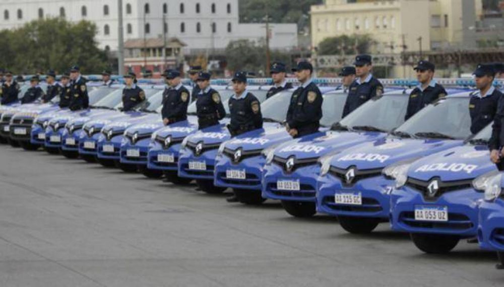 Largan a la calle 200 efectivos de la Polic�a Barrial