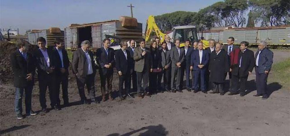Vidal anunci� obras de infraestructura junto a intendentes