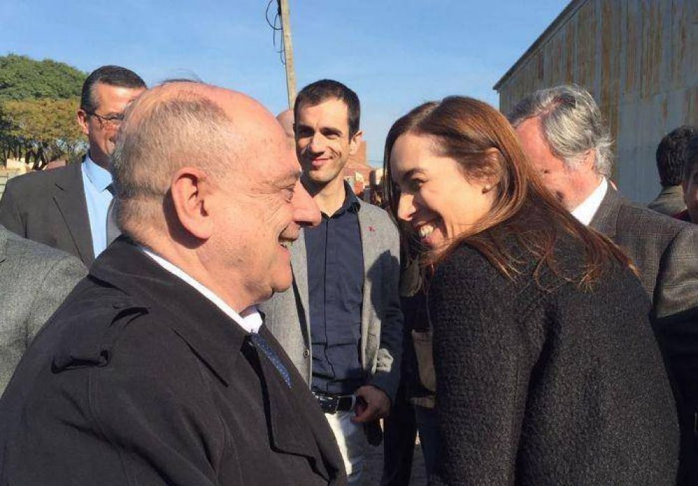 Vidal le da una mano a Arroyo: enviar� fondos para obras de pavimentaci�n, seguridad e infraestructura