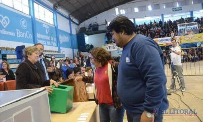 Sortearon 180 viviendas: hubo emoci�n, largas colas, mucho malestar y bronca