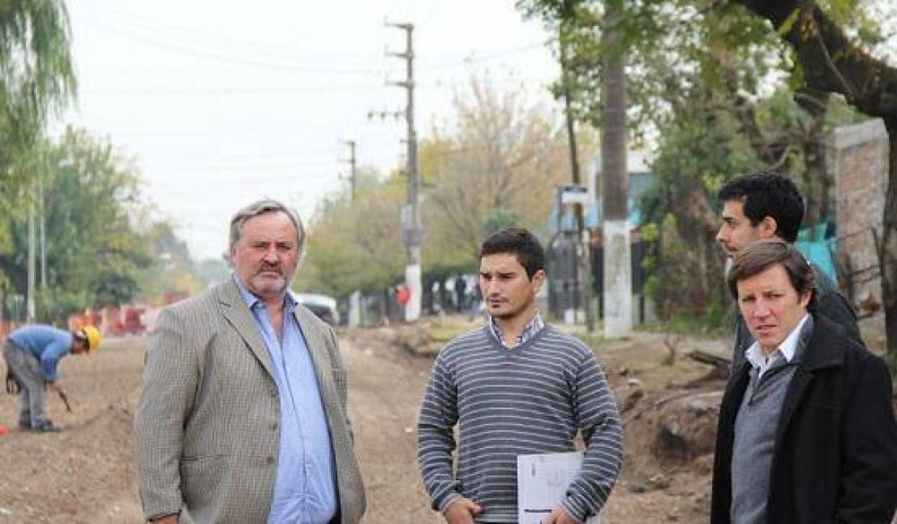 Comenz� la primera etapa del pavimento de Remigio L�pez