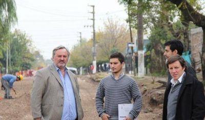 Comenz� la primera etapa del pavimento de Remigio L�pez