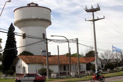 Coopelectric eval�a devolver el servicio de agua al Municipio