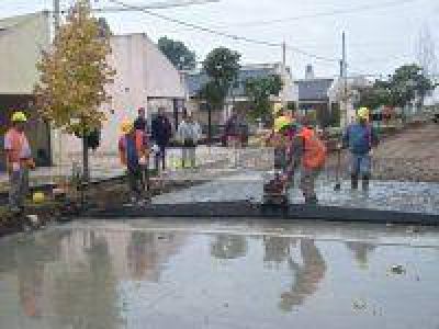 Comenzaron las primeras obras de pavimentaci�n de la gesti�n de Salom�n