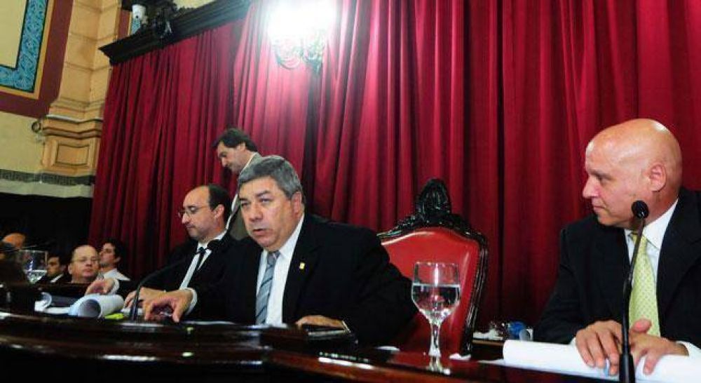 Seg�n Fern�ndez, �no se eliminan controles� y �se achican plazos�