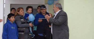 Contin�a la entrega de m�dulos habitacionales en Capital y La Banda