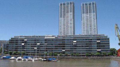 Allanan tres departamentos de Cristina Kirchner en Puerto Madero