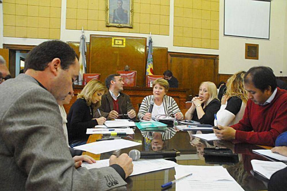 Crovetto soport� fuertes cr�ticas por su deslucida gesti�n en educaci�n