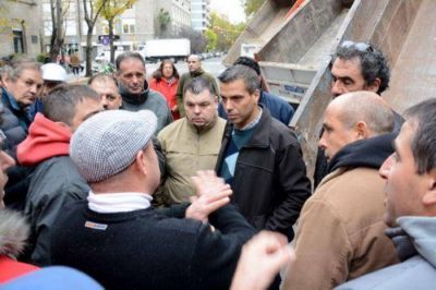Camioneros protestaron ante la Municipalidad por falta de trabajo