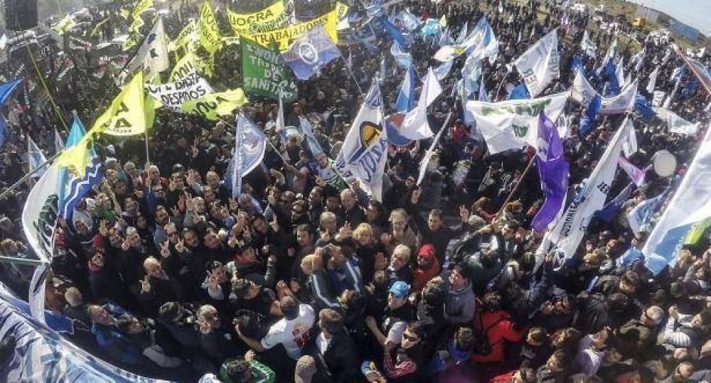 Huelga petrolera y masiva marcha paralizaron Comodoro Rivadavia