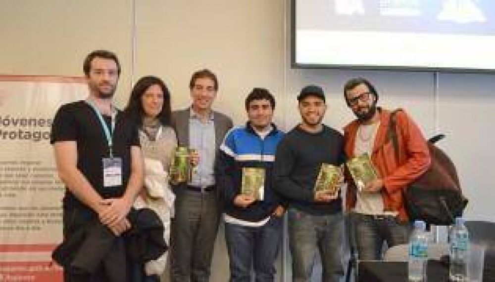 El Gobierno porte�o premi� a j�venes escritores