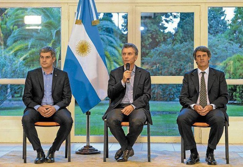 Choques en el gabinete econmico obligan a Macri a asumir el control