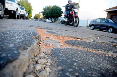 Los baches, convertidos en una trampa mortal para motociclistas