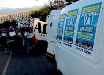 Docentes universitarios empiezan una nueva semana de protesta y preparan un paro indefinido