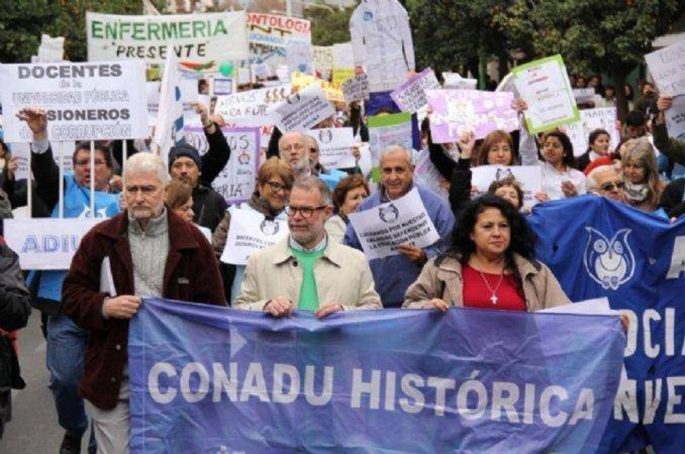 Docentes universitarios inician medidas de fuerza que durar�n toda la semana