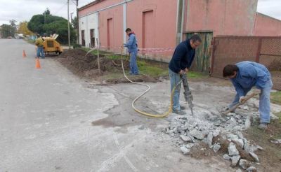 OBRA CLOACAL ENTRE MUNICIPIO Y VECINOS