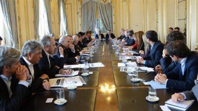 En busca de m�s fondos, los gobernadores suben la presi�n sobre Macri