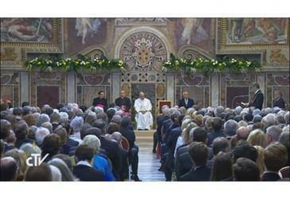 Sueo una Europa que promueva y proteja los derechos de cada uno, el Papa al recibir el Premio Carlomagno