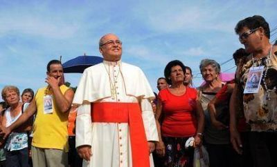 Anfitri�n de tres Papas