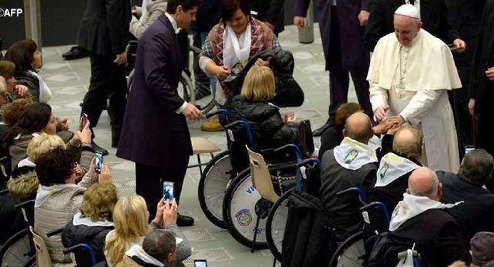 20 de las 70 dicesis de Espaa han puesto ya en marcha la gran obra de misericordia que les ha pedido el Papa